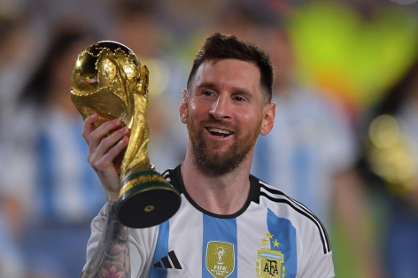 Lionel Messi nhận danh hiệu vĩ đại