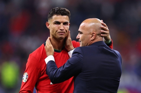 HLV Bồ Đào Nha nói thẳng khả năng ra sân của Ronaldo