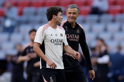 HLV PSG muốn học trò 'tạo lịch sử' tại Champions League