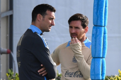 HLV tuyển Argentina đặt 'nghi vấn' về Messi