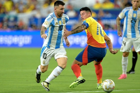 Cầu thủ hay nhất Nam Mỹ 'cảnh báo' Messi cùng Argentina