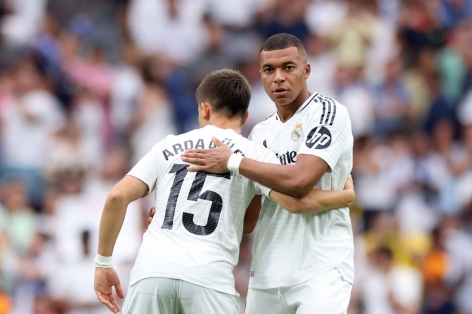 Mbappe cạnh tranh áo số 10 với đồng đội tại Real