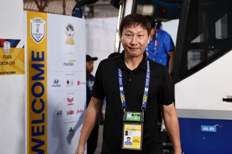 Truyền thông Indonesia tố HLV Kim Sang Sik 'chơi xấu'