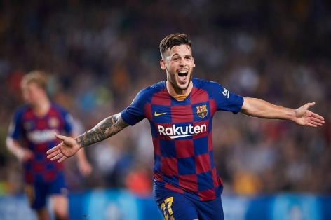 Cựu sao Barca nhập viện vì bị chó cắn vào... 'chỗ hiểm'
