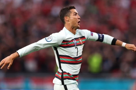 Ronaldo ghi bàn mở khoản tại EURO 2021, phá kỷ lục mọi thời đại