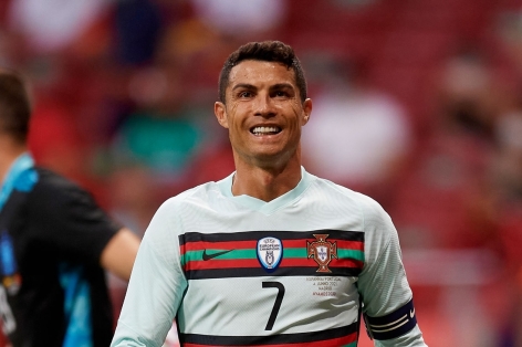 Dùng đến cầu thủ đắt nhất CLB, MU tự tin đón Ronaldo