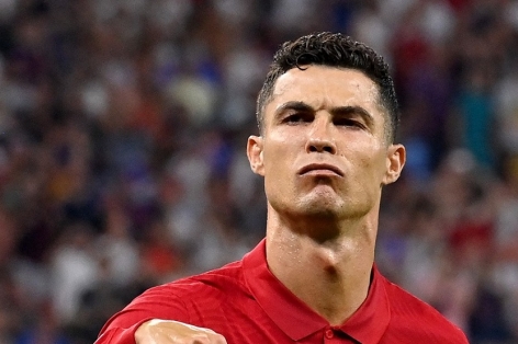 Báo Argentina gọi Ronaldo bằng từ khó nghe sau kỷ lục vĩ đại nhất thế giới