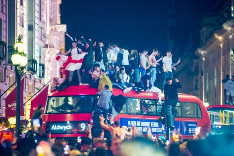 Chưa đá chung kết, người Anh đã mở tiệc ăn mừng chức vô địch EURO