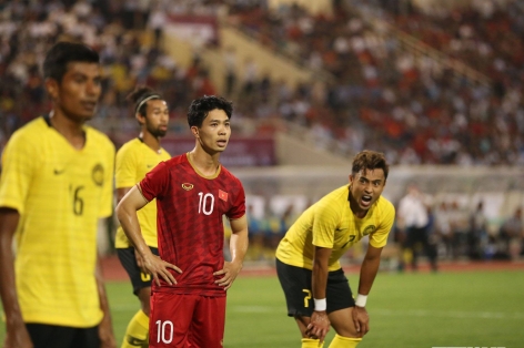 HLV Malaysia tặng 'quà độc' khiến ông Park bất ngờ ở AFF Cup 2021