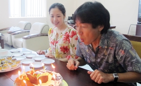 HLV Toshiya Miura hạnh phúc trong sinh nhật lần thứ 51 ở Việt Nam