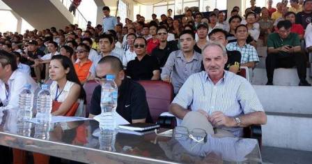 HLV Alfred Riedl ấn tượng mạnh về màn trình diễn của ĐT U19 Việt Nam