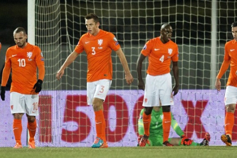 Vòng loại Euro 2016: Hà Lan thua sốc, Italia thắng chật vật