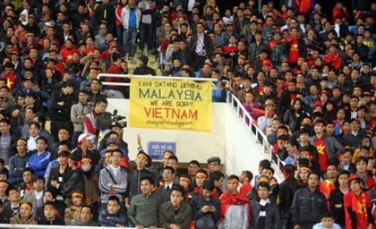 Báo Malaysia ngả mũ trước sự thân thiện của CĐV Việt Nam