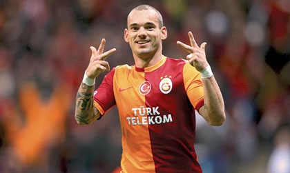 Galatasaray đưa ra mức giá bán Sneijder cho Man Utd
