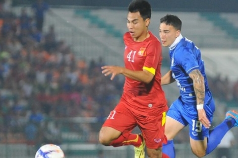 Tuyển thủ U23 Việt Nam gặp chấn thương tại vòng loại Cúp Quốc gia 2015