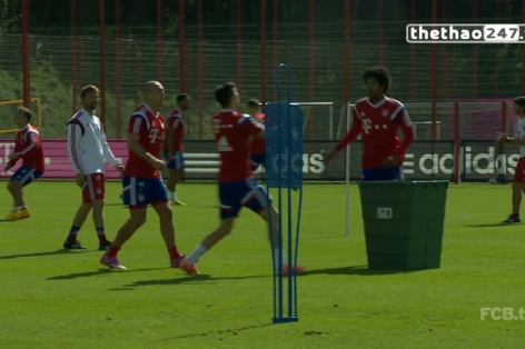 VIDEO: Bài tập lạ của các cầu thủ Bayern Munich