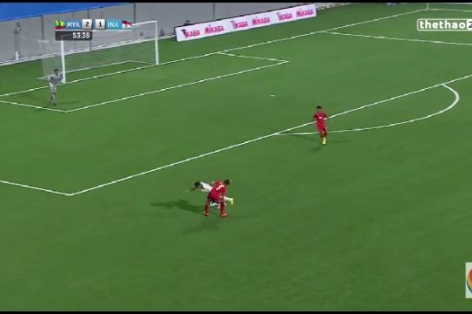 VIDEO: Hậu vệ U23 Indonesia tiếp tục biếu không bàn thắng cho U23 Myanmar