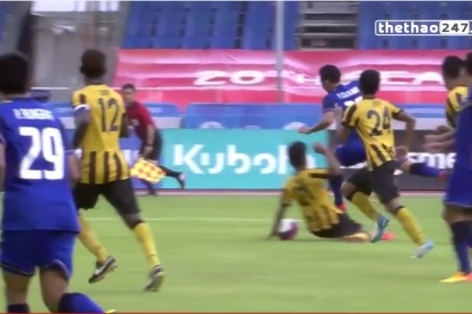 VIDEO: Trọng tài từ chối quả penalty cho Thái Lan