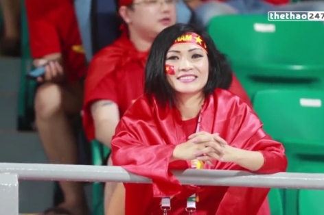 Video SEA Games 28: Ca sĩ Phương Thanh cổ vũ cho U23 Việt Nam trên đất Singapore