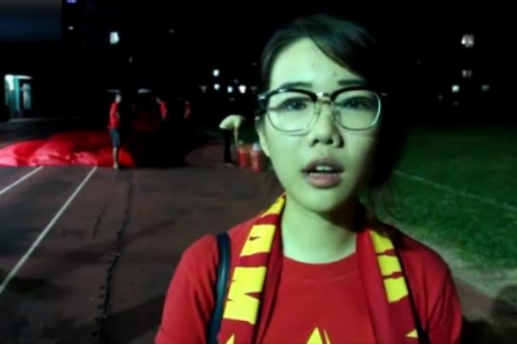 VIDEO: Fan nữ xinh đẹp không hài lòng với chiến thắng của U23 Việt Nam