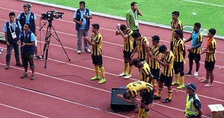 U23 Malaysia được CĐV nhà sốc lại tinh thần sau trận thua Thái Lan
