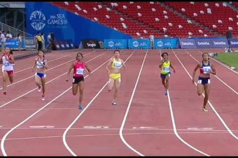 Video SEA Games 28: Vòng loại chạy 200m nữ - Nguyễn Thị Oanh