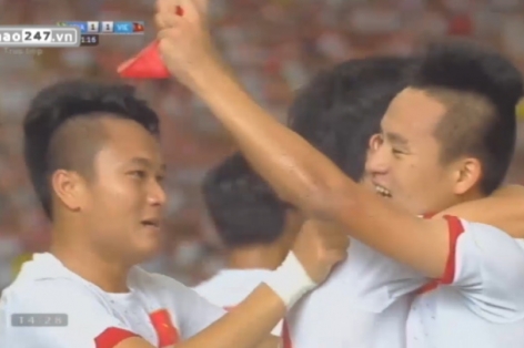 VIDEO: Huy Toàn gỡ hòa đầy cảm xúc cho U23 Việt Nam