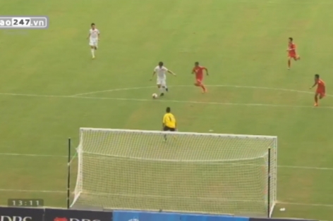 VIDEO: Pha bỏ lỡ khó tin của Mạc Hồng Quân khi đối mặt thủ môn Myanmar