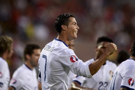 VIDEO: Cú hattrick ở trận thứ 3 liên tiếp của Ronaldo