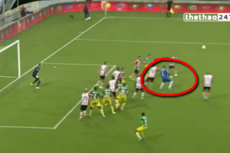 VIDEO: Thủ môn Đan Mạch tái hiện siêu phẩm đánh gót ghi bàn của Ibrahimovic