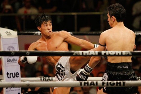 VIDEO: Nguyễn Trần Duy Nhất đả bại võ sĩ Pháp trên võ đài Thai Fight