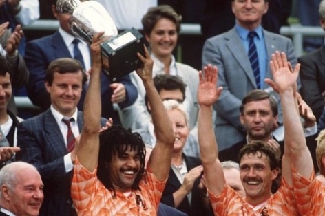 Trước thềm Euro 2016: Nhìn lại Tây Đức 1988, kỳ Euro của cơn lốc màu da cam