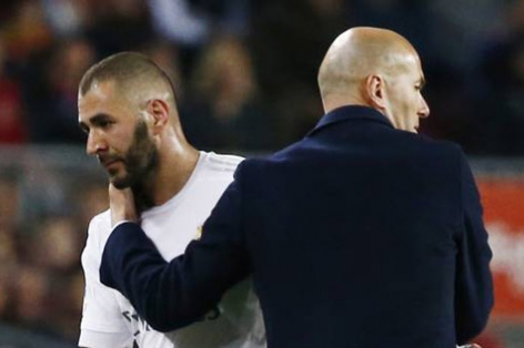Karim Benzema mang tin cực xấu đến cho Real