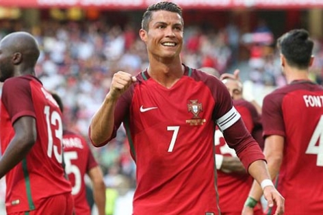 Tin nóng Euro 10/6: Bất ngờ với lựa chọn của Ronaldo
