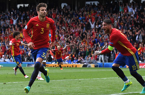Tây Ban Nha lập kỉ lục sau trận thắng nhọc CH Séc