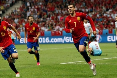 Thành người hùng của Tây Ban Nha, Morata đáp trả mạnh mẽ chỉ trích của dư luận