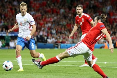 VIDEO: Bale vẩy má ngoài điệu nghệ nâng tỷ số lên 3-0 cho Xứ Wales