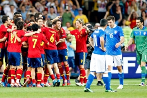 VIDEO: Trận chung kết 1 chiều giữa Tây Ban Nha và Italia tại Euro 2012
