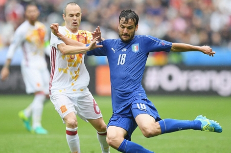 Italia 2-0 Tây Ban Nha: Nhà vua băng hà