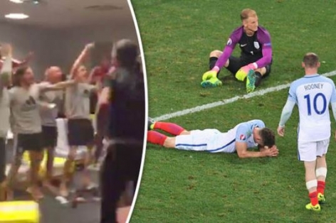 VIDEO: Cầu thủ Wales ăn mừng khi Iceland đánh bại tuyển Anh