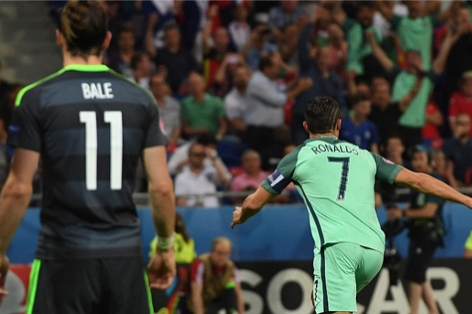 Chùm ảnh Bồ Đào Nha 2-0 Wales: Nụ cười Ronaldo, nỗi sầu Gareth Bale