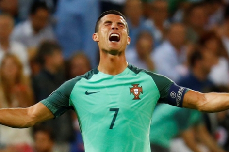 Ronaldo: Ghi bàn, kiến tạo và tiến gần hơn tới QBV