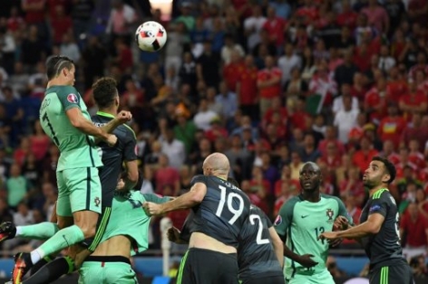 VIDEO: Ronaldo đánh đầu hiểm hóc mở tỷ số cho Bồ Đào Nha