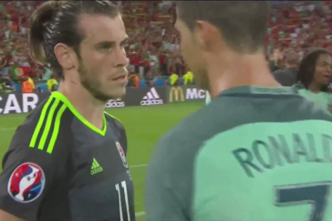 VIDEO: Ronaldo an ủi Bale sau trận đấu Bồ Đào Nha - Wales