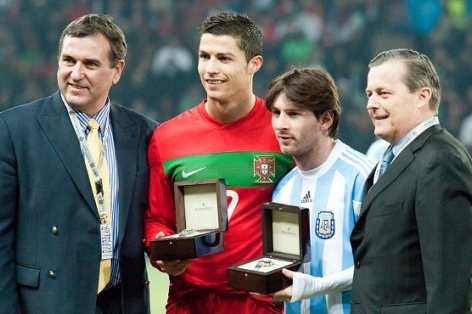 HLV Bồ Đào Nha bất ngờ so sánh Ronaldo với Messi