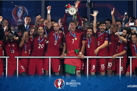 VIDEO: Bồ Đào Nha giương cao chiếc cúp vô địch Euro 2016