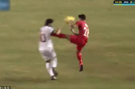 VIDEO: Chiếc thẻ đỏ đầu tiên tại AFF Cup 2016