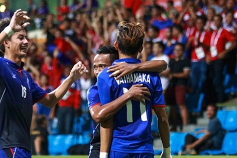 Malaysia 3-2 Campuchia: Ngược dòng thành công