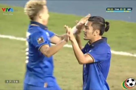 VIDEO: Sarawut ghi bàn thắng quý giá cho Thái Lan trước Singapore