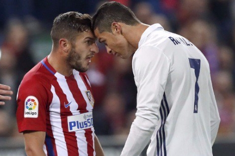 VIDEO: Màn tranh cãi căng thẳng giữa Ronaldo và Koke ở derby Madrid